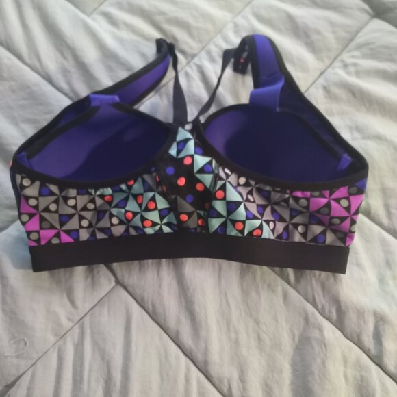 Victoria's Secret VSX Sport Bra - Picture 2 of 4